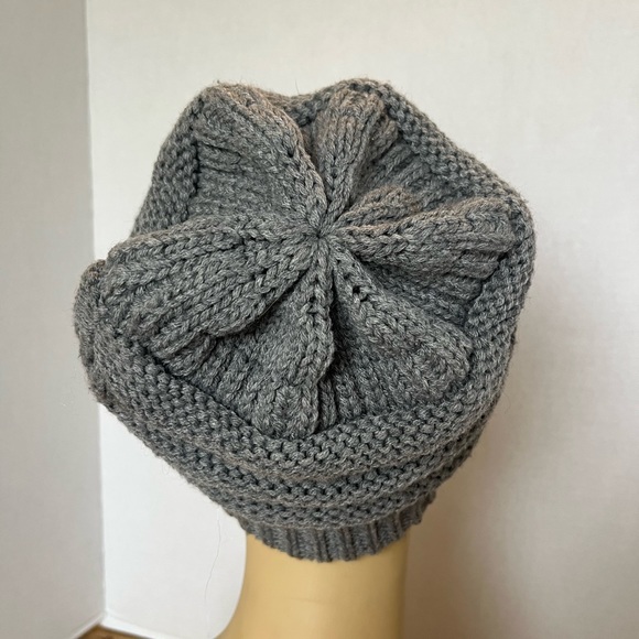 Cc exclusive women’s gray knit beanie - Picture 3 of 5